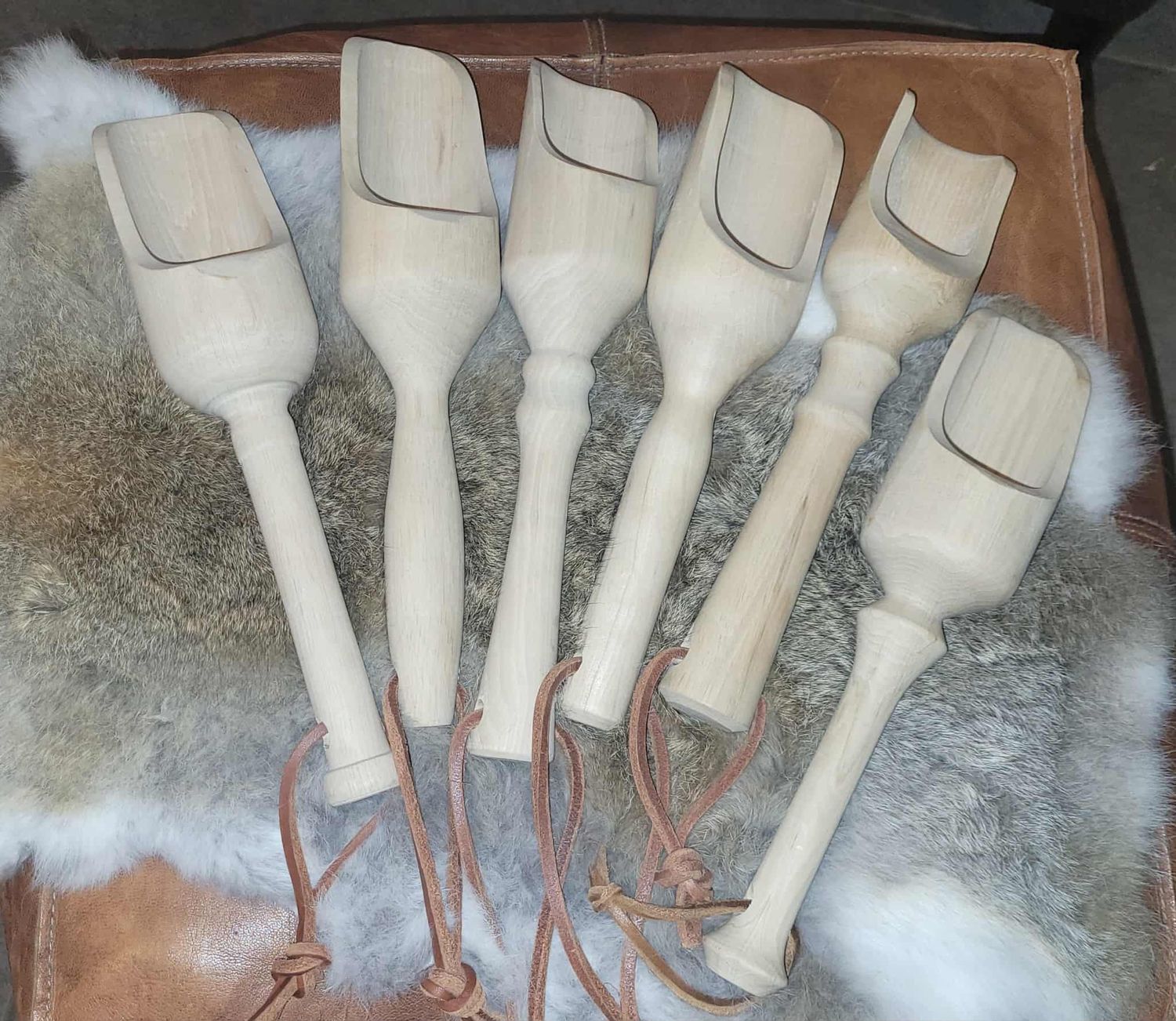 Onbehandelde voedingsschepjes uit steenbeuk. handmade in Belgium, handgemaakt in België, ambachtelijk gedraaid op de houtdraaibank Onbehandelde voedingsschepjes uit steenbeuk. handmade in Belgium, handgemaakt in België, ambachtelijk gedraaid op de houtdraaibank