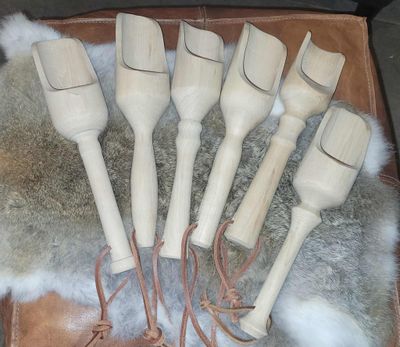 Onbehandelde  voedingsschepjes uit steenbeuk. handmade in Belgium, handgemaakt in België, ambachtelijk gedraaid op de houtdraaibank