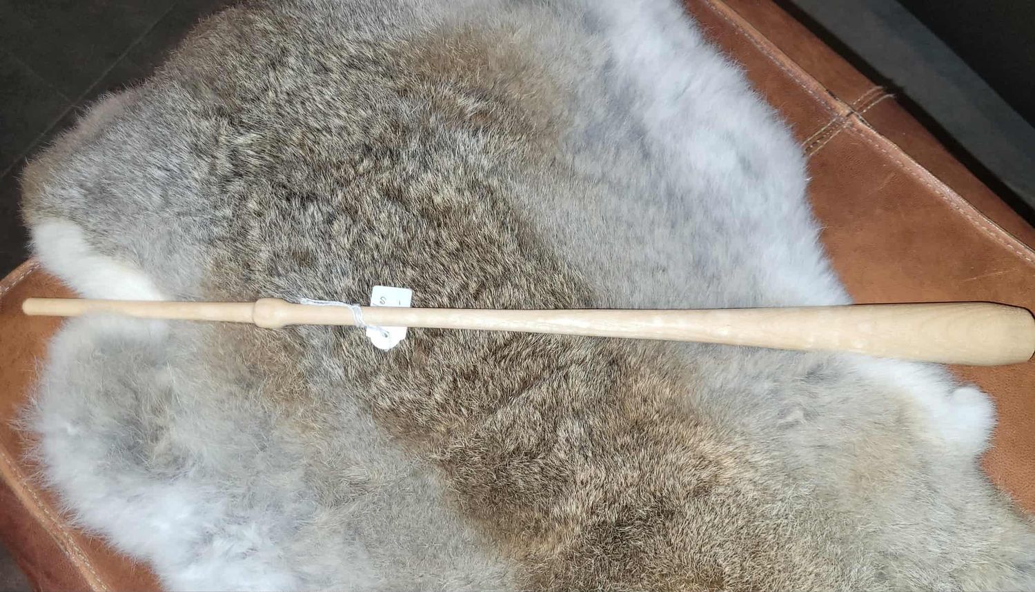 Houten toverstaf, toverstok, Wand, handmade in Belgium , handgemaakt in België op de houtdraaibank, houtsoort 'Olijfes ’. model 1