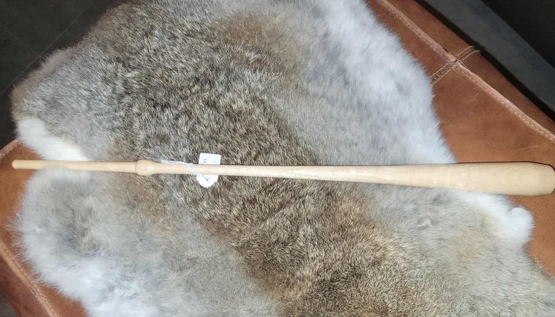 Houten toverstaf, toverstok, Wand, handmade in Belgium , handgemaakt in België op de houtdraaibank, houtsoort 'Olijfes ’. model 1