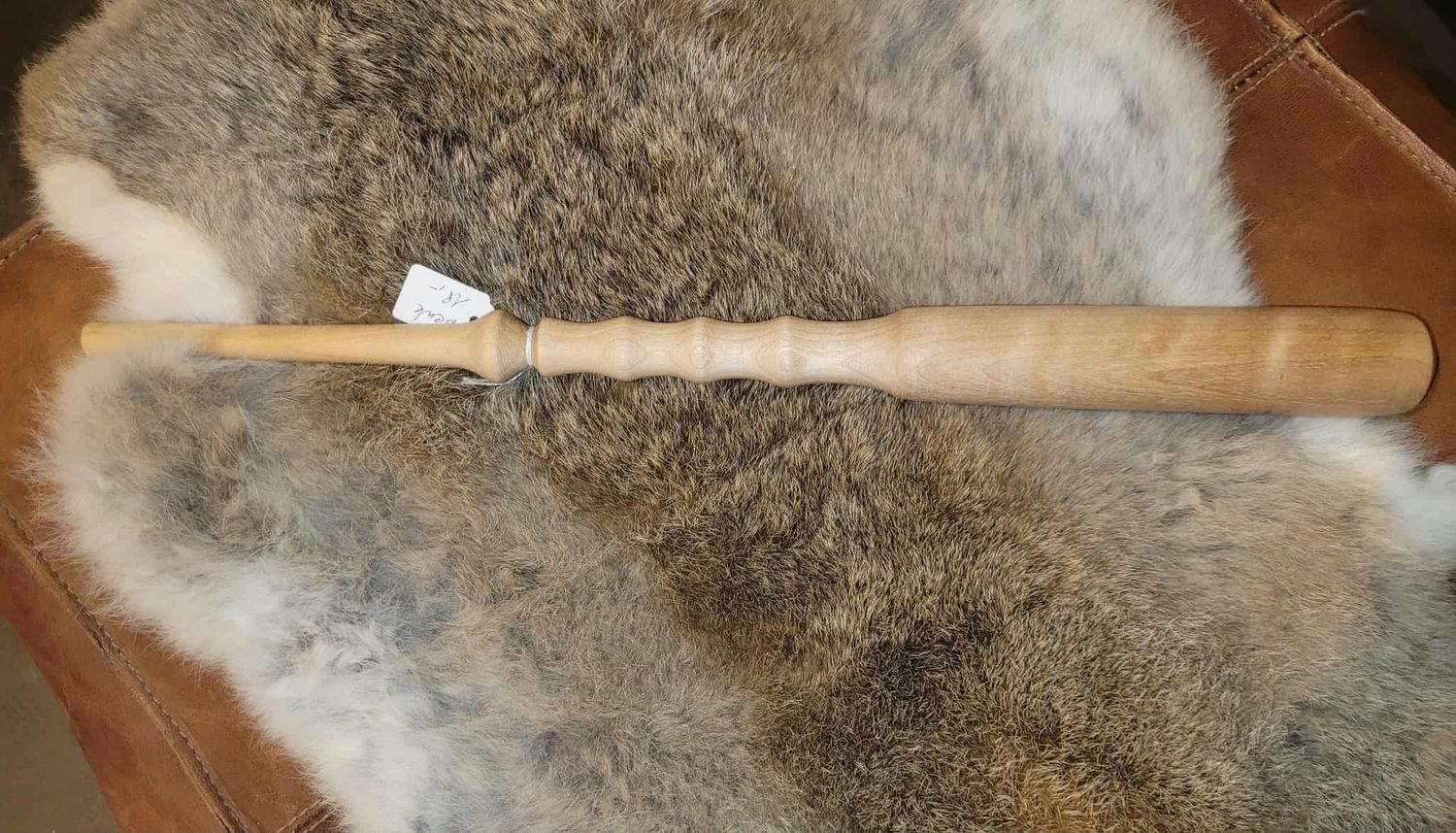 Houten toverstaf, toverstok, Wand, handmade in Belgium , handgemaakt in België op de houtdraaibank, houtsoort 'Berk ’. Houten toverstaf, toverstok, Wand, handmade in Belgium , handgemaakt in België op de houtdraaibank, houtsoort 'Berk ’.