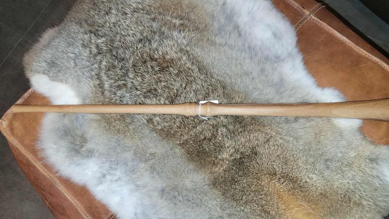 Houten toverstaf, toverstok, Wand, handmade in Belgium , handgemaakt in België op de houtdraaibank, houtsoort &#39;Vervuurde Plataan ’.