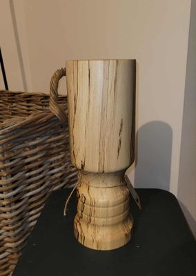 Houten vaas uit Vervuurde Beuk met cilindrische binnenvaas uit broscilaatglas, handmade in Belgium , handgemaakt in België op de houtdraaibank.