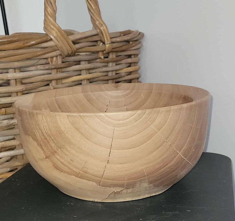 Houten kom uit Vervuurde Esdoorn, handmade in Belgium , handgemaakt in België op de houtdraaibank. Houten kom uit Vervuurde Esdoorn, handmade in Belgium , handgemaakt in België op de houtdraaibank.