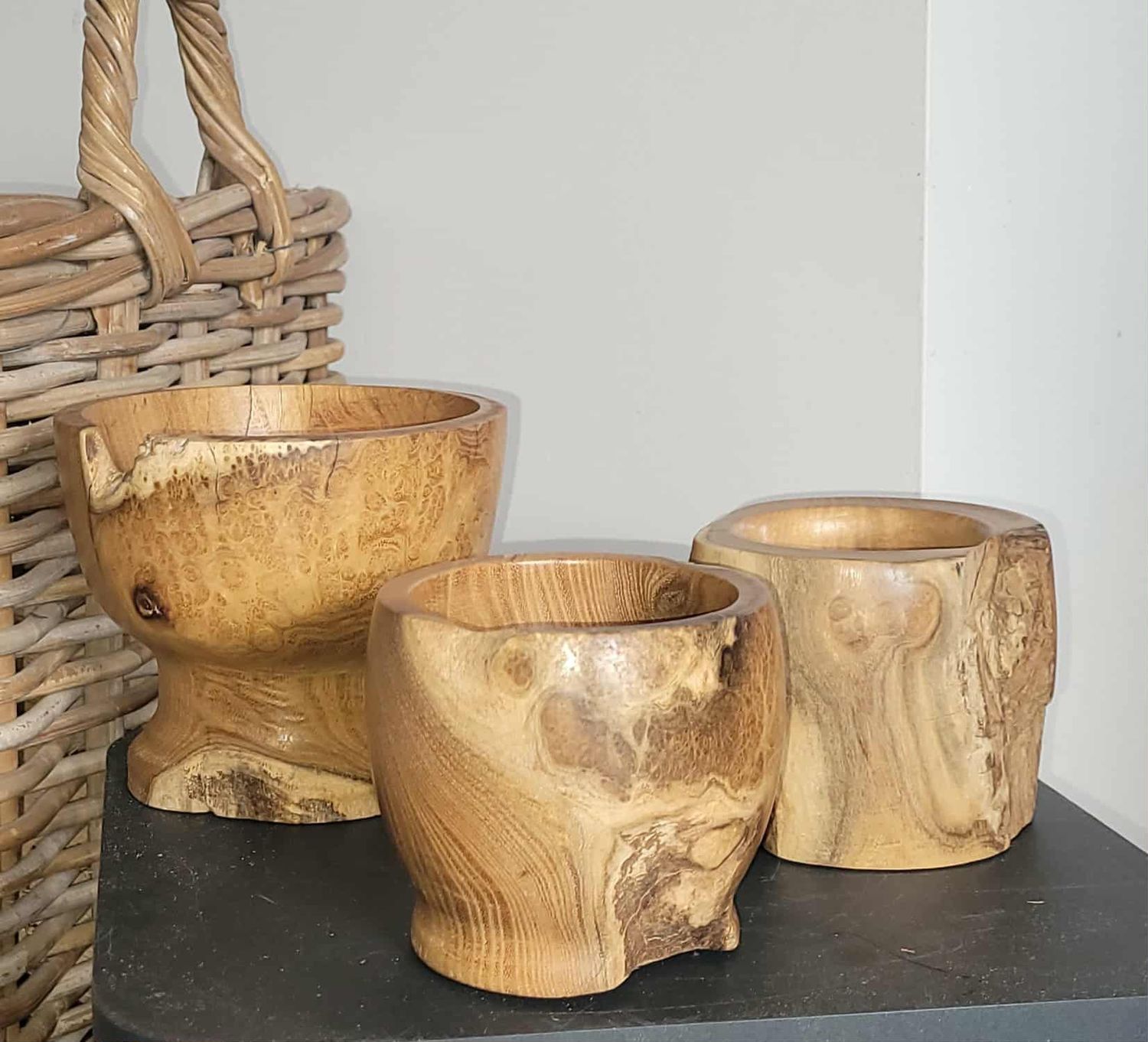 Decoratief potje, kommetje uit Acacia Burl. handmade in Belgium , handgemaakt in België op de houtdraaibank. Decoratief potje, kommetje uit Acacia Burl. handmade in Belgium , handgemaakt in België op de houtdraaibank.