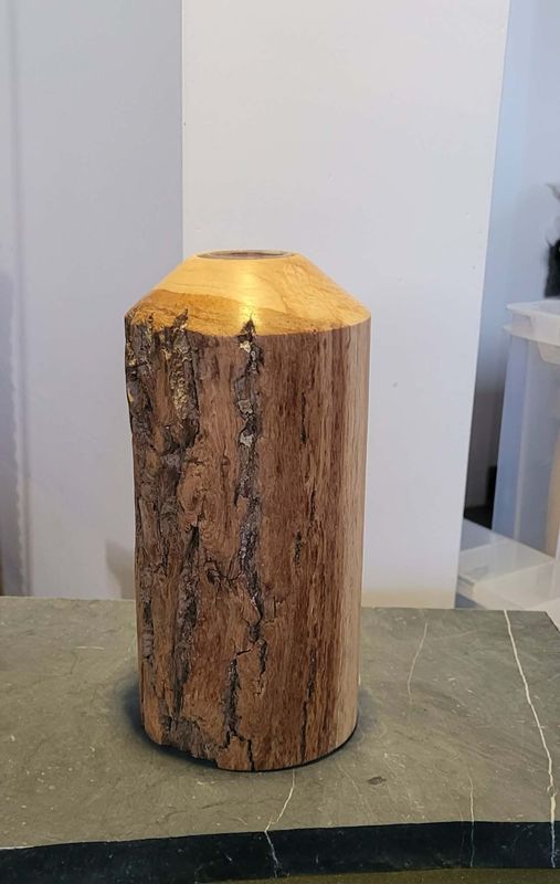 Houten vaas uit Kurkeik