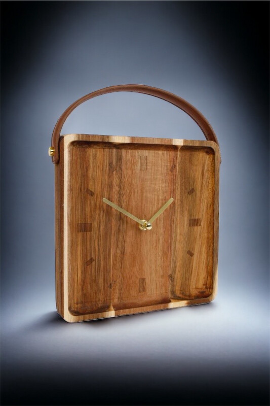 Klok L hout vierkant