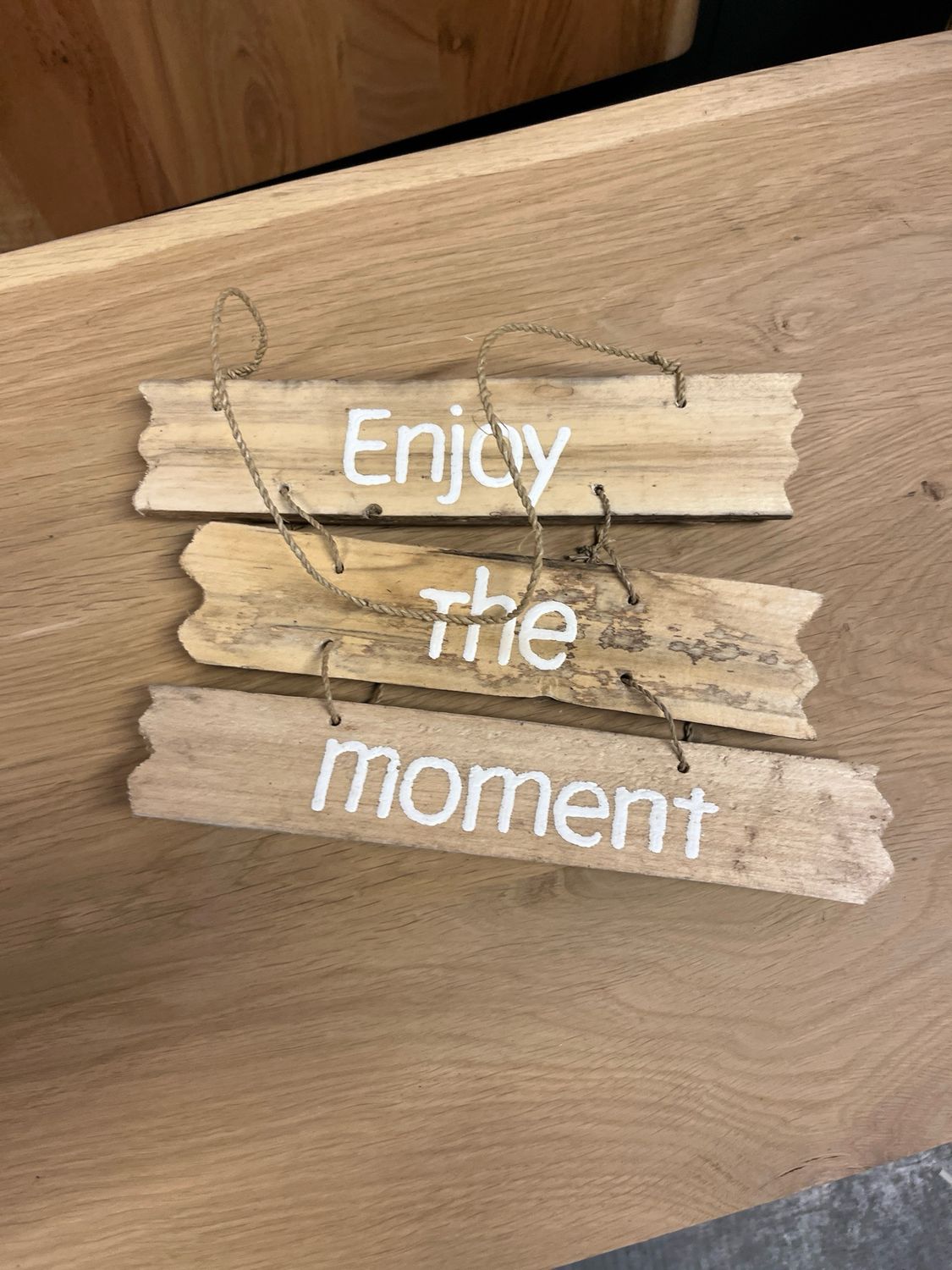 Hanger Enjoy the moment