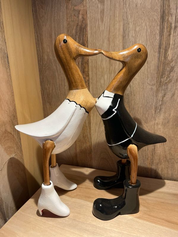 Houten eenden love