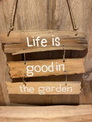 TB driftwood Life is good in the garden