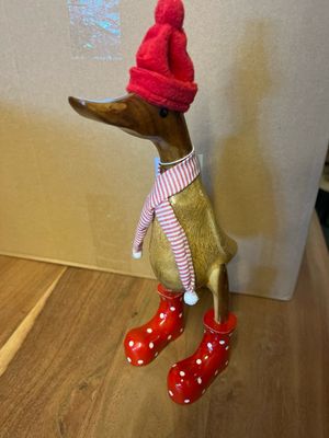 Houten eend met muts/sjaal