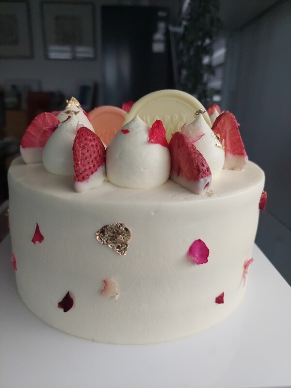 Strawberries &amp; cream cake