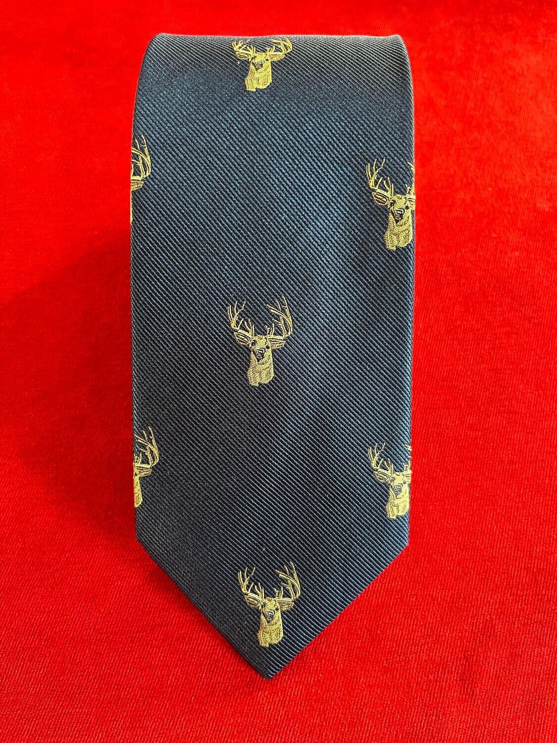 Cravate en soie motif tête de cerf