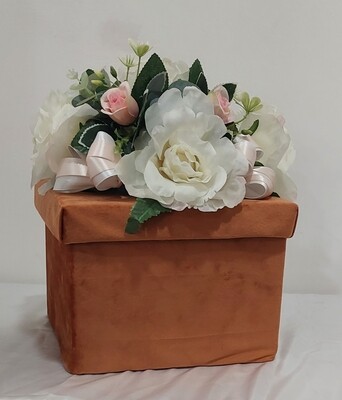Flower box in velluto con composizione di fiori finti