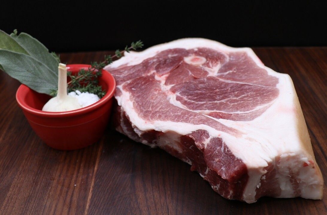 Shoulder roast Ferme d'ORée pastured pork  (bone-in)