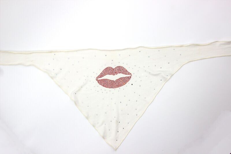 The Bandana: &quot;Red Hot Lips&quot;!, Size: Size M/L, Color: White Bandana with Red Crystal: Hot Lips, Is this a gift?: No