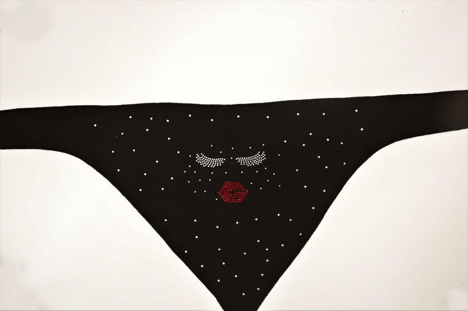 The Bandana: Crystal Eyelashes / Red Hot Lips!