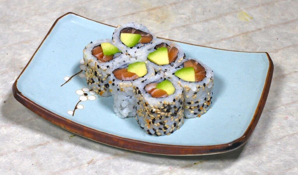 Salmon & Avocado Roll