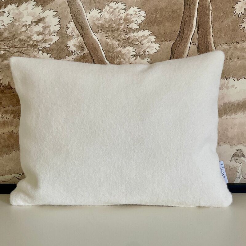 Coussin Neige d'Ivoire en tissu polaire ultra doux écru