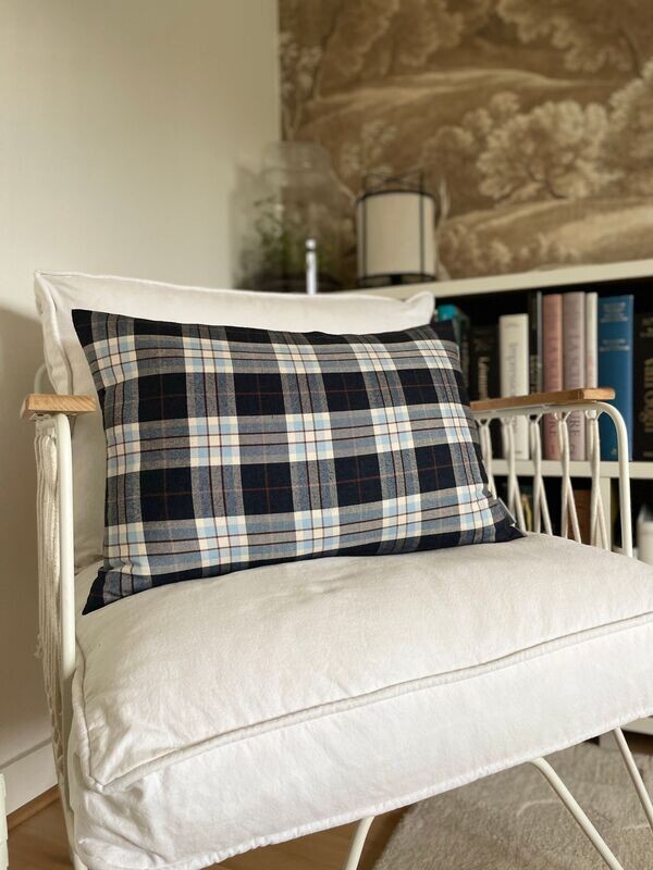 Coussin London Bloomsburry en tartan écossais ultra doux bleu