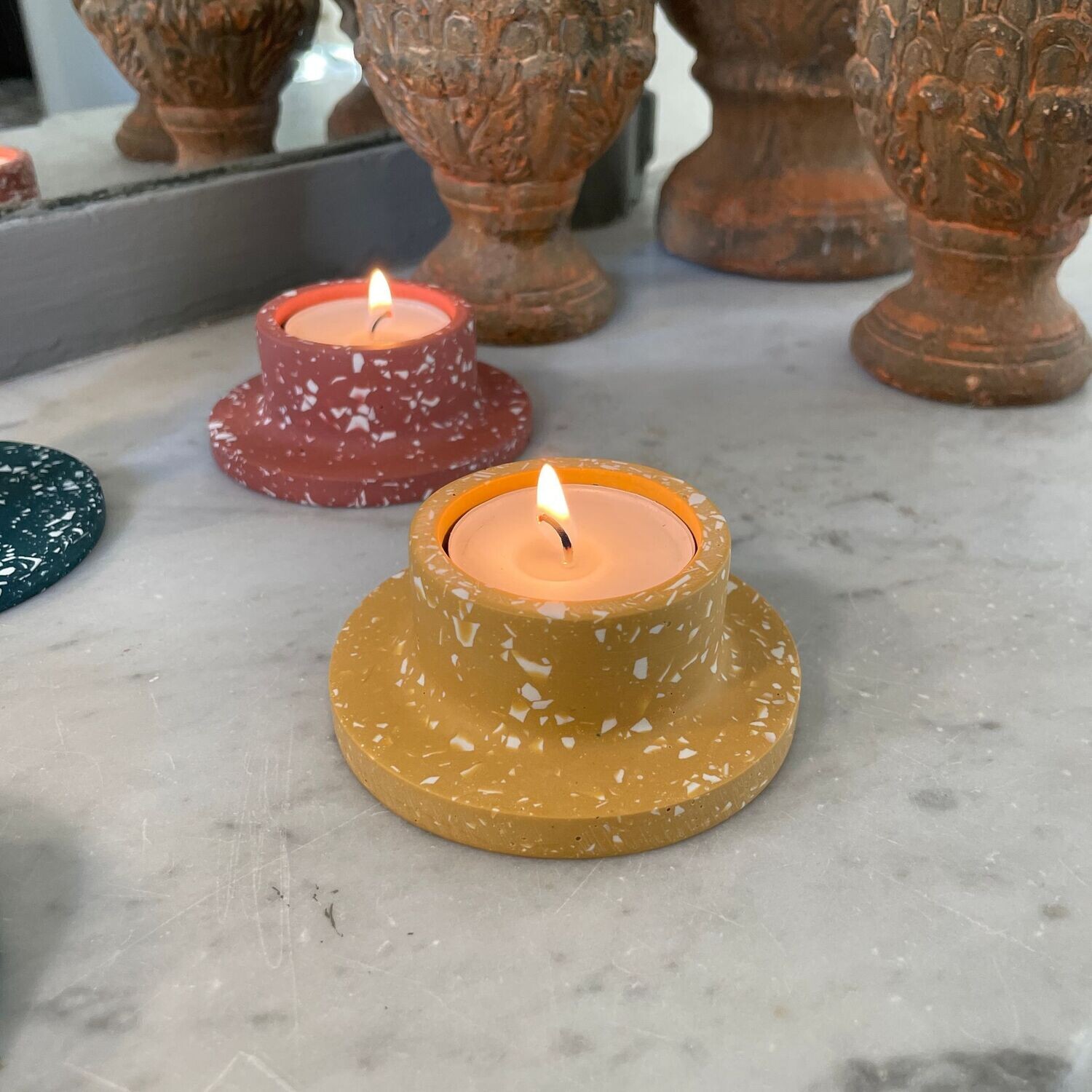 Bougeoir artisanal en terrazzo orange