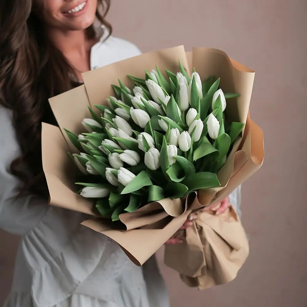 Купить нежный ,весенний букет белых тюльпанов Премиум.
