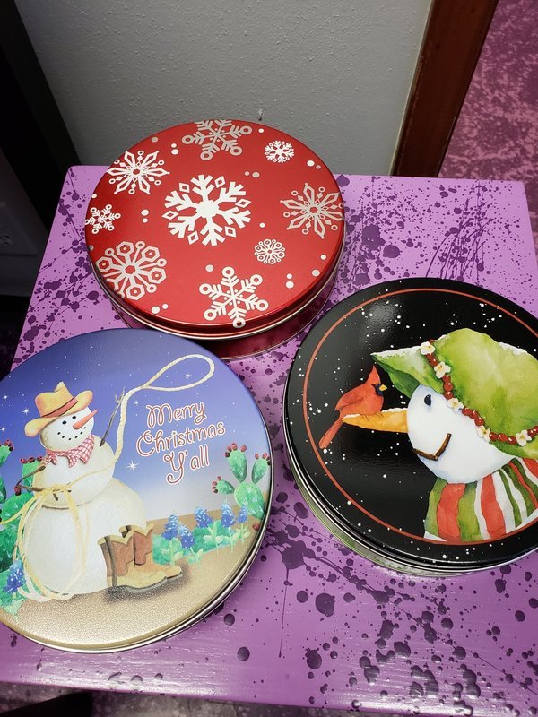 1 lb Holiday Tin (tins may vary from picture)