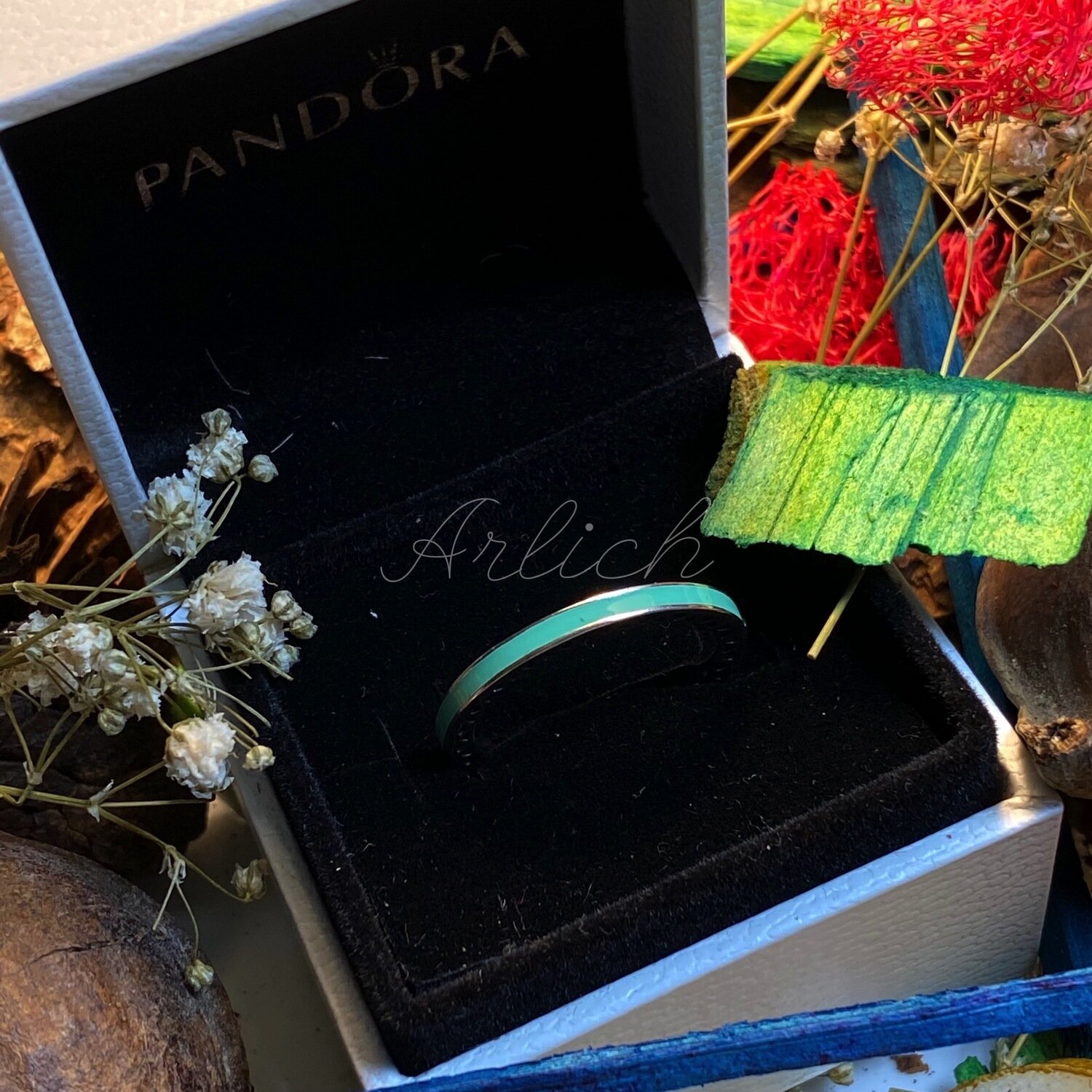 Mint Radiant Hearts of Pandora Ring