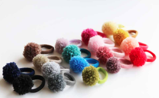 Pompom Haargummi 2 Stk. Klein versch. Farben