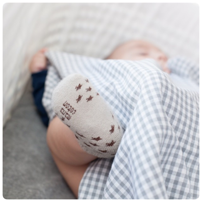 Newborn Socken Sterne Grau
