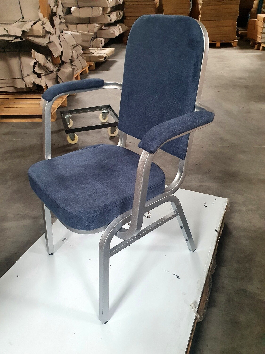 22 x Luxe stackchairs met armleuning