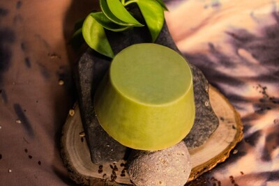 JABON DE PEPINO: Mantiene la piel hidratada y saludable,  disminuye manchas, pecas y previene la aparición de acné, alivia la piel de quemaduras por el sol y los efectos del viento, para piel mixta.