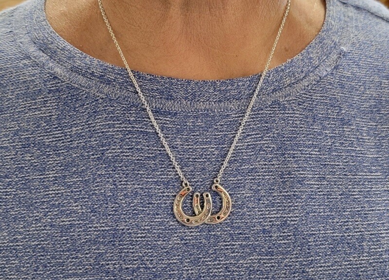 Horseshoe W Necklace