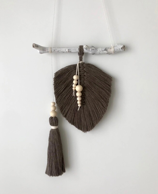 Makramee Feder Wandbehang Braun mit der Quaste