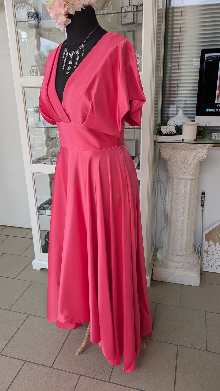 Kleid Gr 40 V-Ausschnitt, leichte Vokuhila pink, Satin