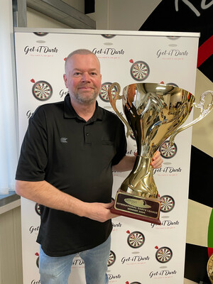 Winner Trophy International darts League 2004, won By Raymond van Barneveld
