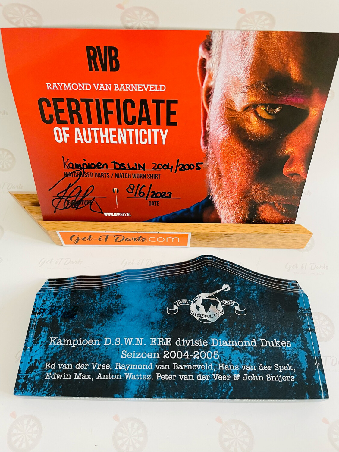 Raymond van Barneveld Trophy Champion DSWN