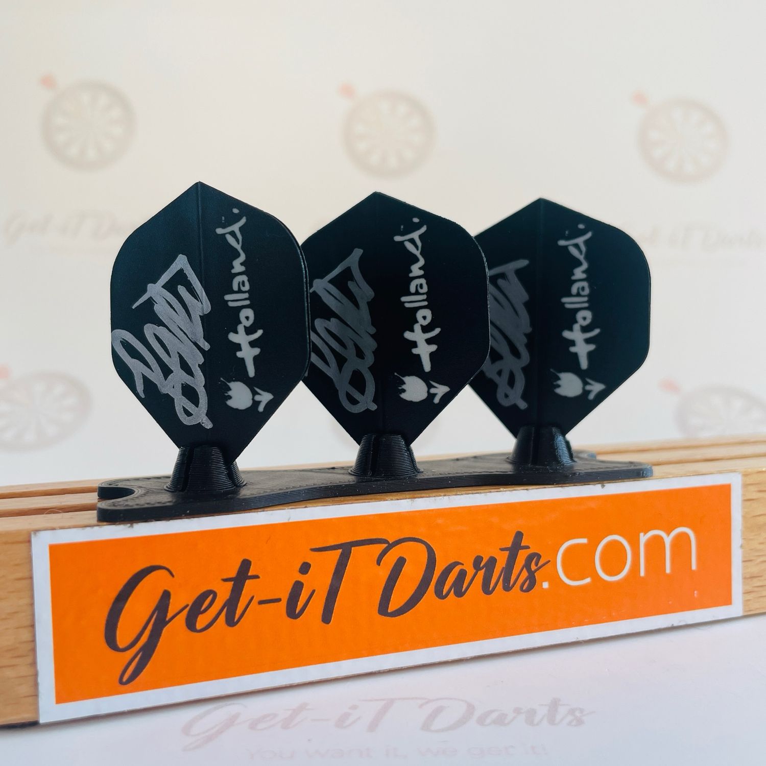 Holland Flights Black - Signed by Raymond van Barneveld 