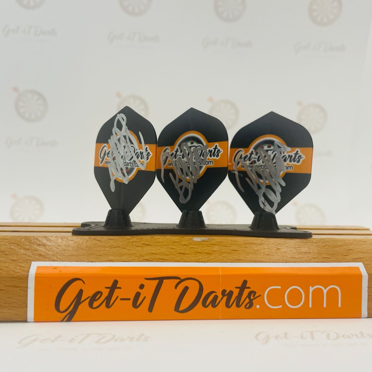 Signed Flights by RvB - Get-iTdarts black