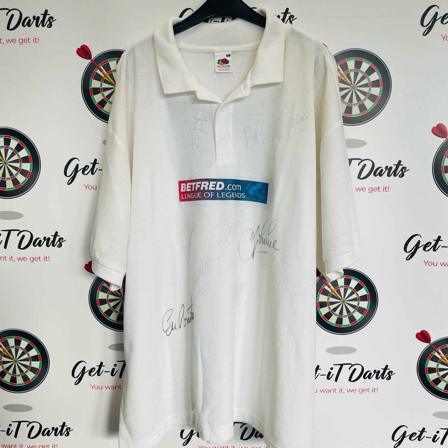 Shirt special, signed by 8 different players