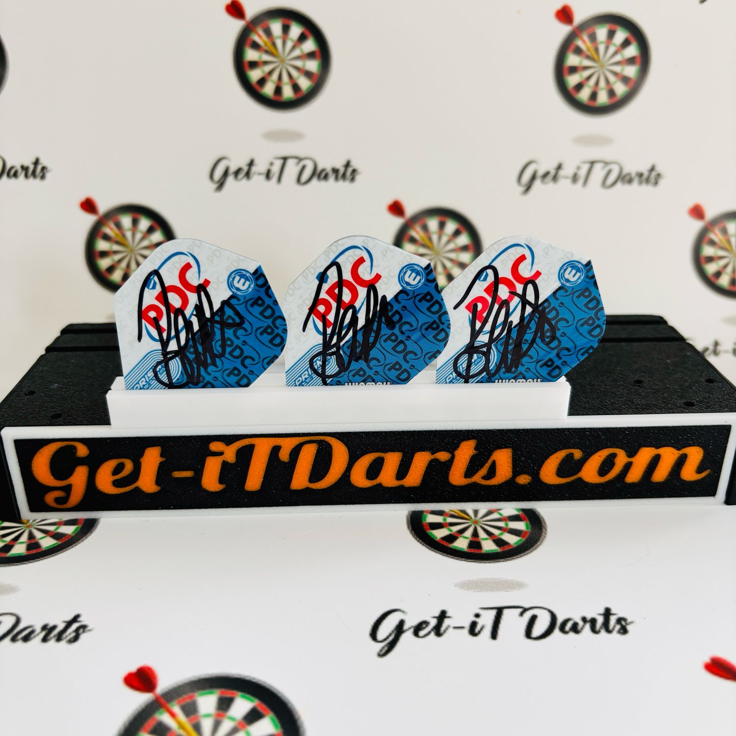 Raymond van Barneveld signed flights PDC