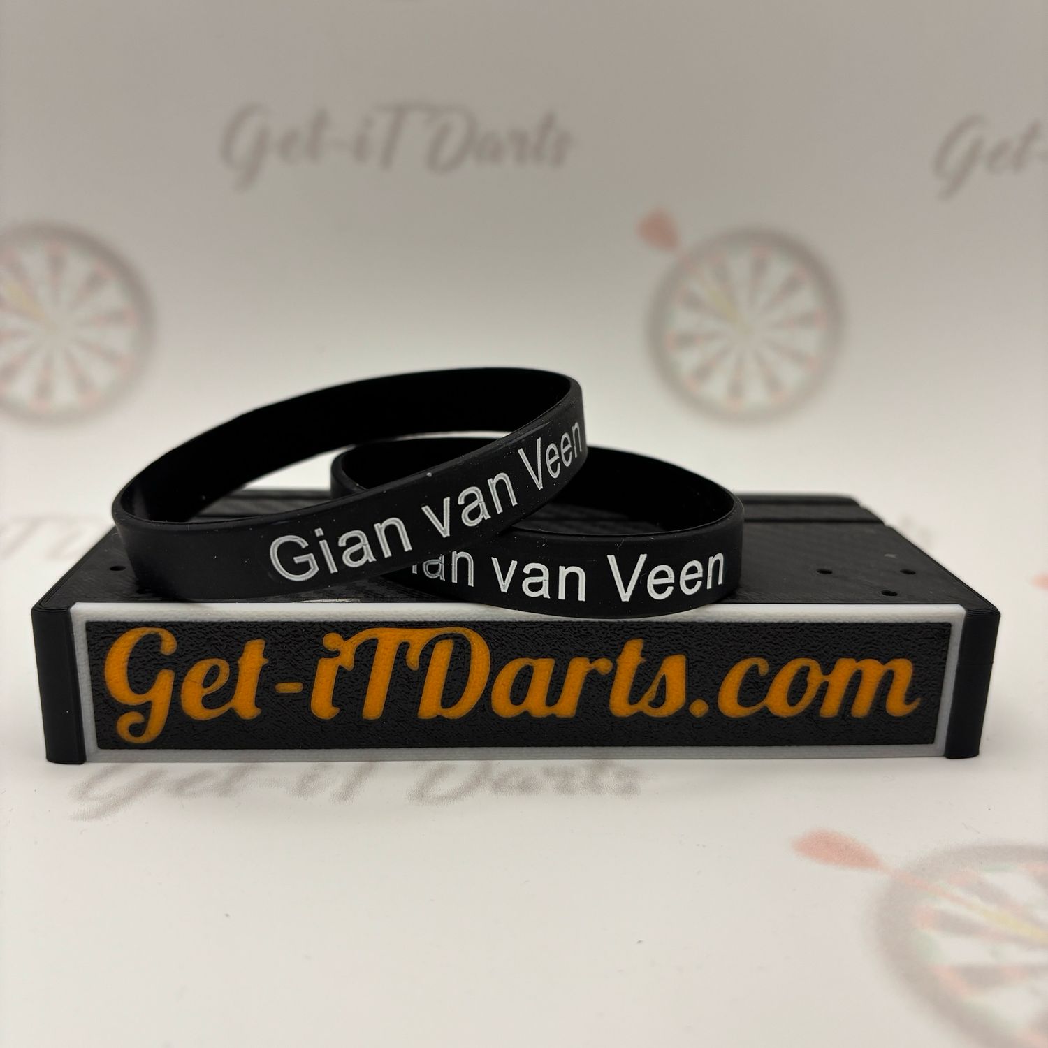 Gian van Veen, bracelet rubber