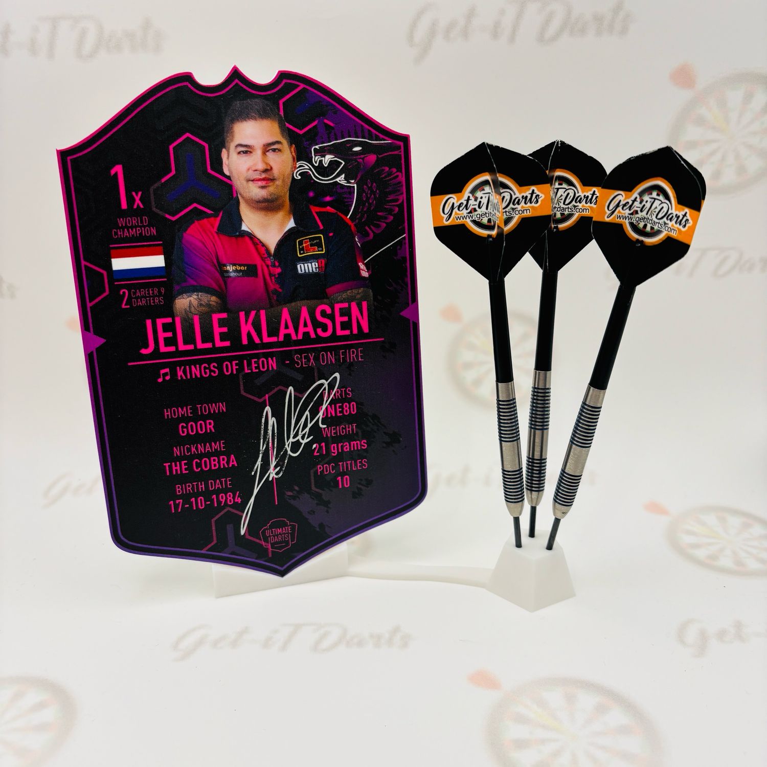 Ultimate Darts Card and Darts stand white