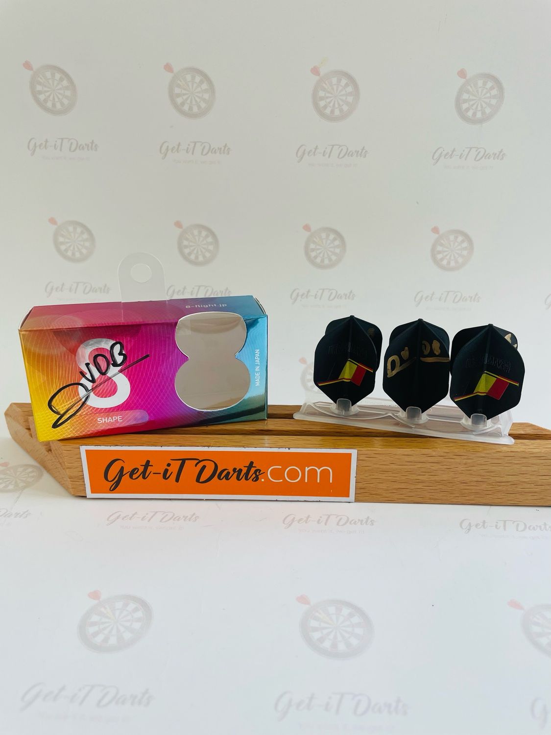 Target 8flights Dimitri van den Bergh signed (shape)