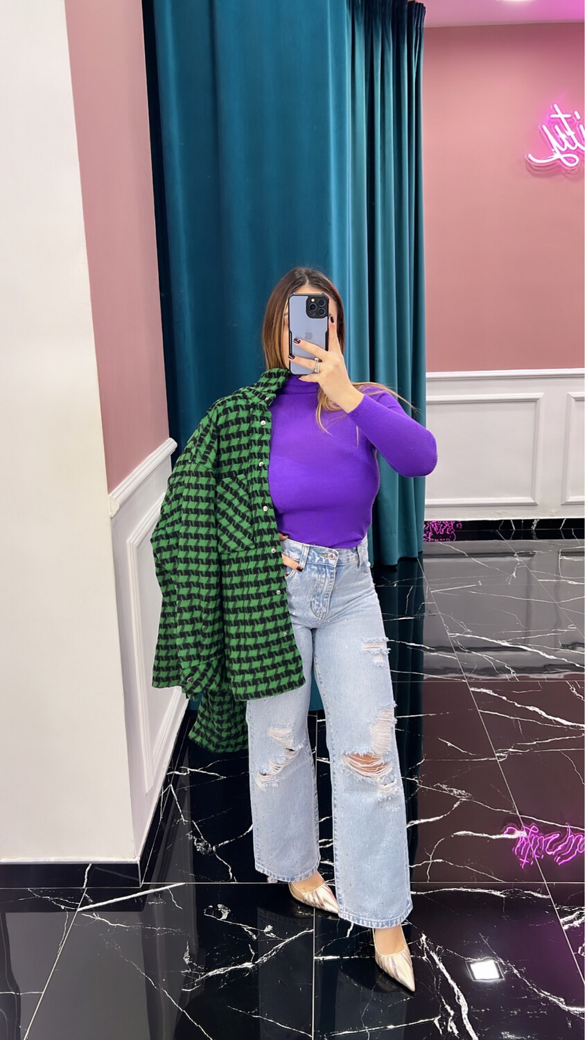 Jeans strappo e brillantini