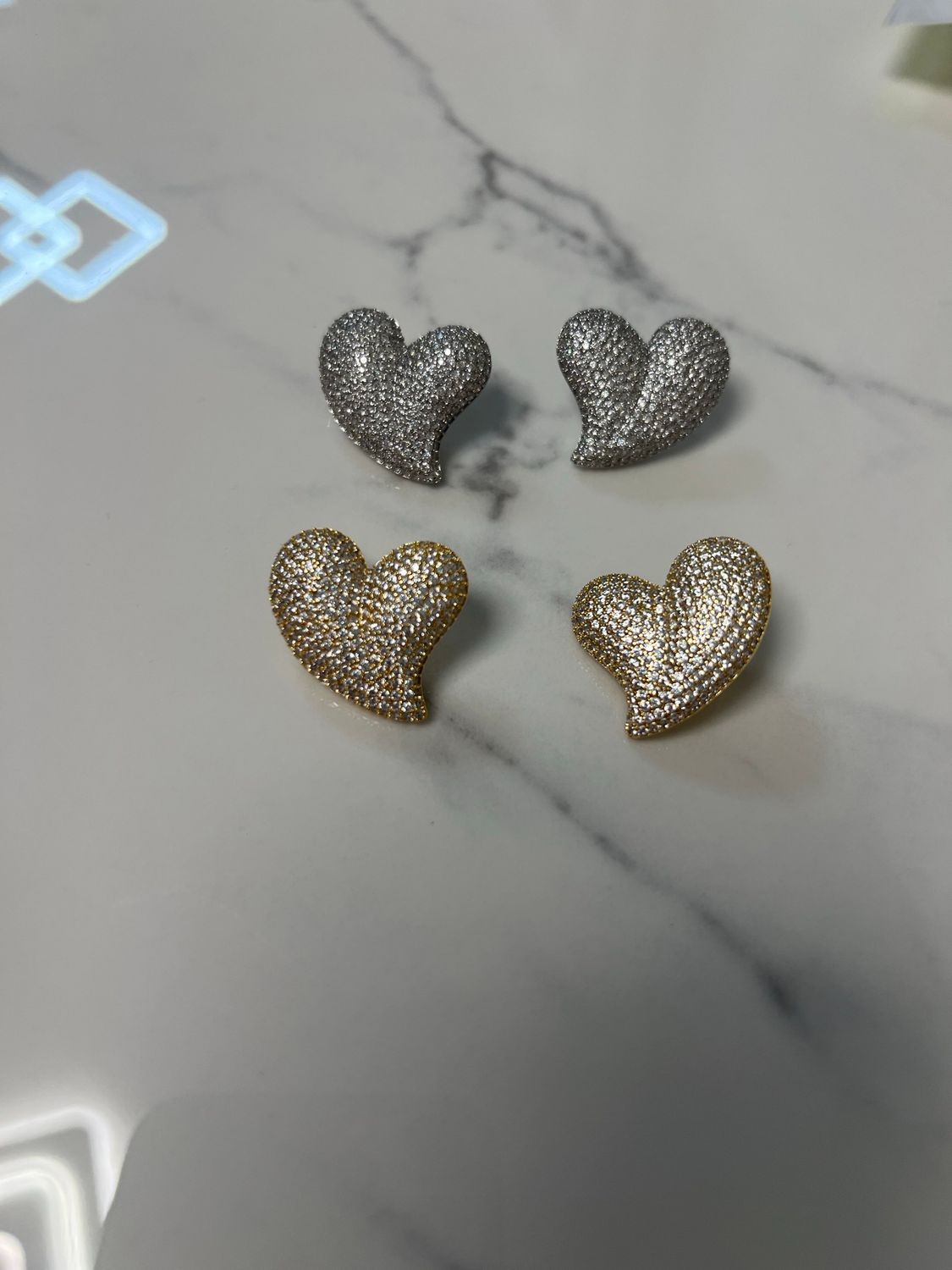 Orecchìni cuore trasversale