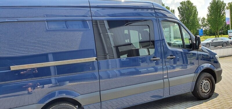Schuifraam rechts Mercedes Sprinter vanaf bouwjaar 2006 tot heden, en Volkswagen Crafter tot 2017 inclusief montage