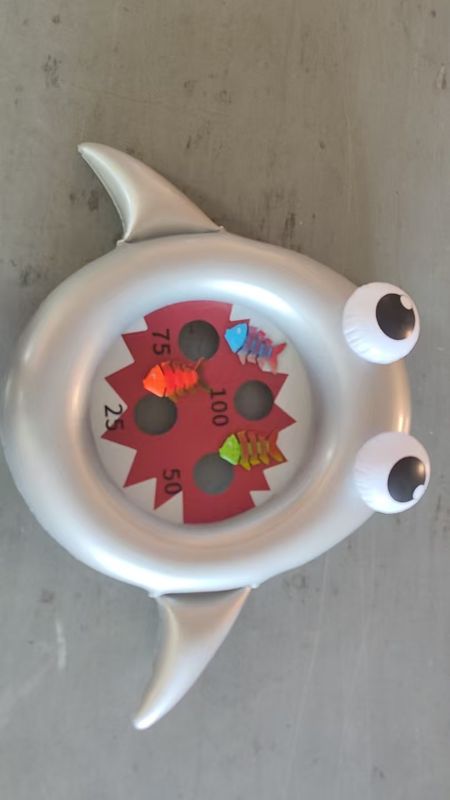 Shark throwing game set