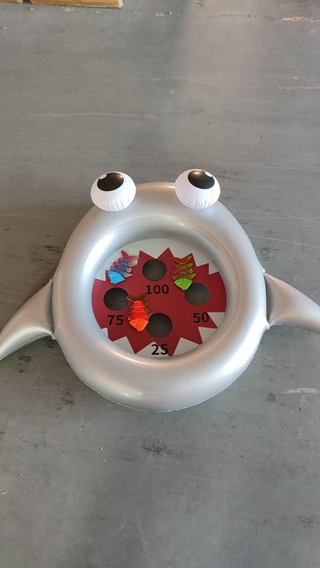 Shark throwing game set