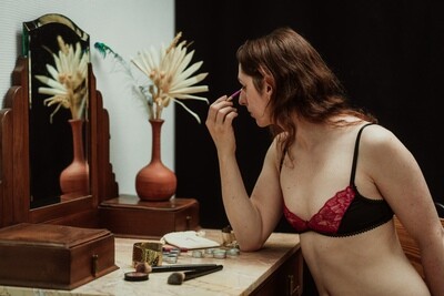 Red Aphrodite - Triangle